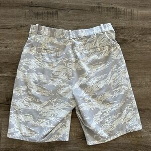 Men’s Nike DriFIT golf shorts 32